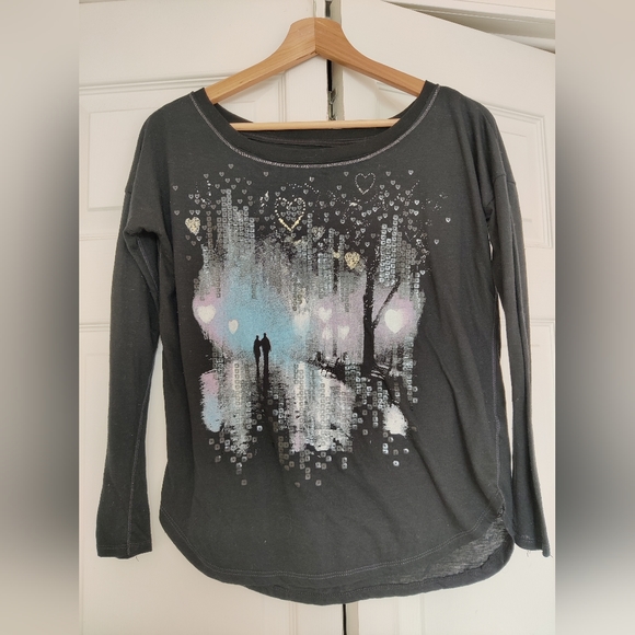 Black Curved Hem Top with Cute Graphic - Picture 2 of 4